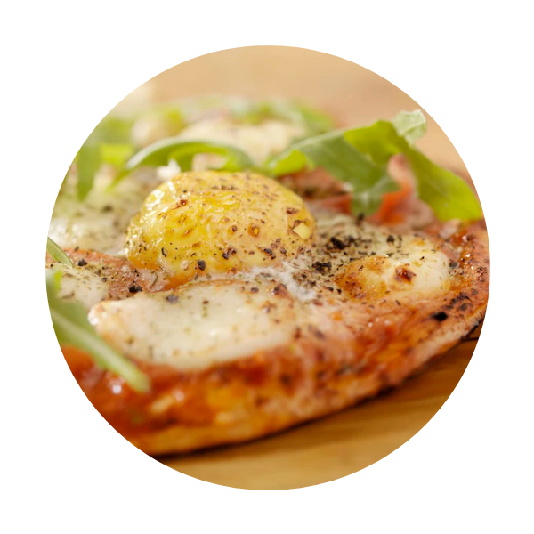 breakfast pizza with egg